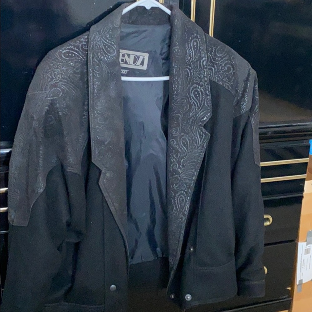 Wool coat with etching